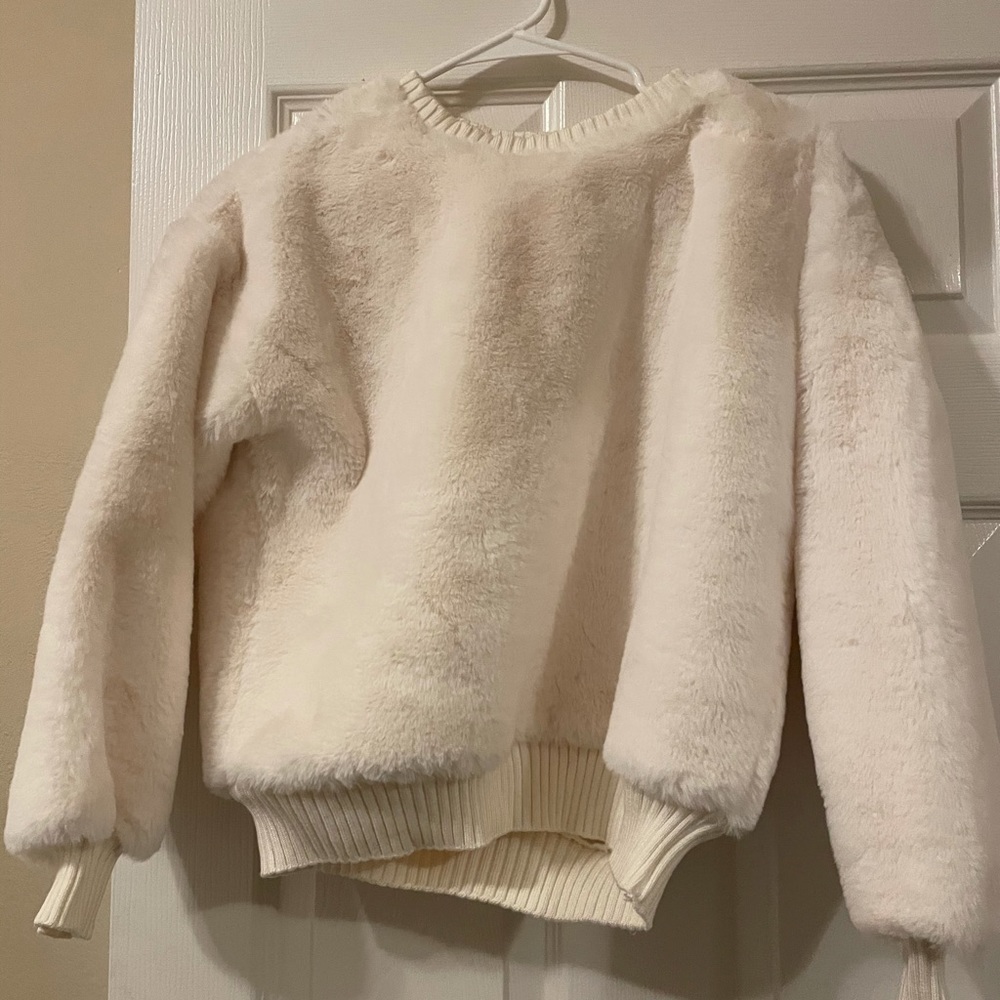 Sweater (faux fur)